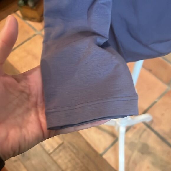 Athleta Gray Crossover Ruched Front Long Sleeve Top, size M - Picture 5 of 8